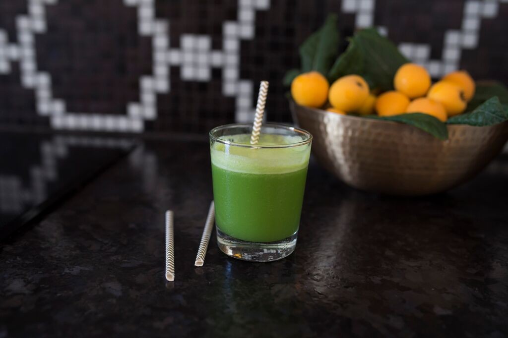 Need a 5 hour energy drink but don't want the caffiene and sugar? Make Warrior Juice with apple, cucumber, basil and lime for an energy boosting drink. #vegen #raw #juice
